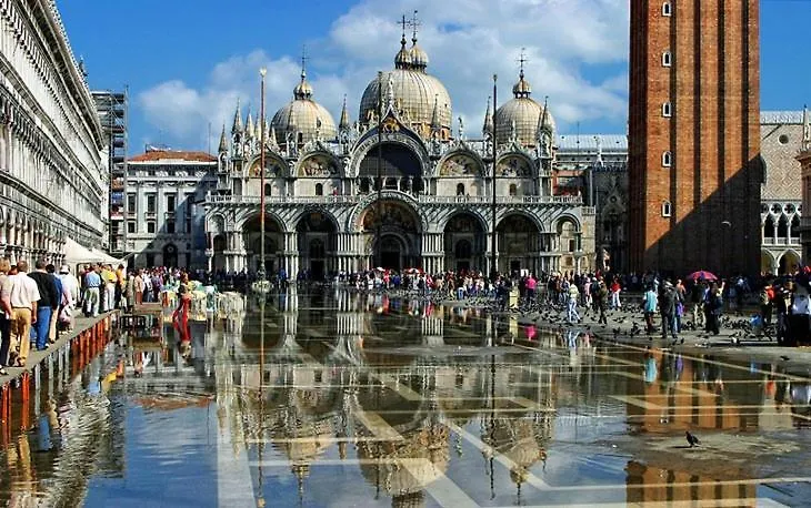 Charming Nest In The Heart Of Venice 'San Polo' Apartment